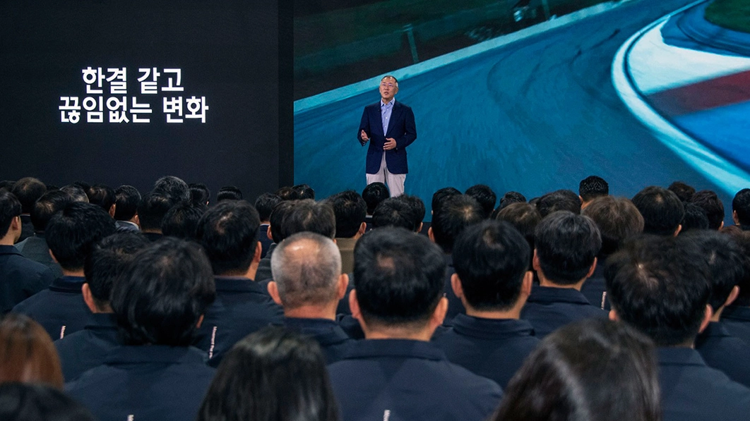 현대자동차그룹 정의선 회장이 행사에서 연설하는 모습