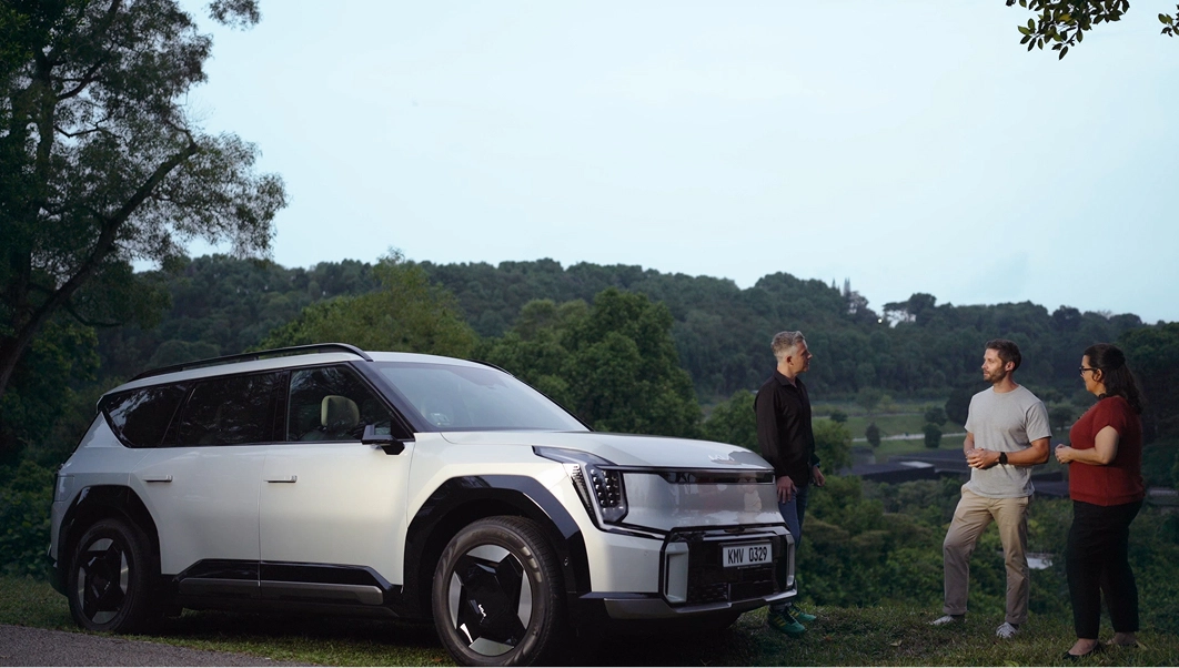 On-site image of the collaboration shoot between Bloomberg Media Studios and the Kia EV9