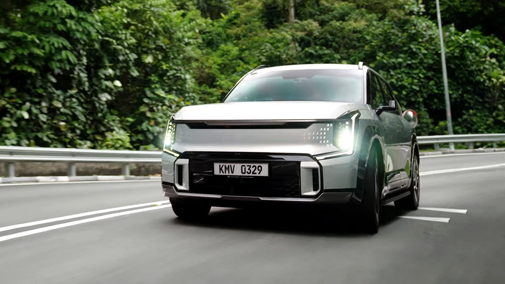 Front view of the Kia EV9 driving on a city road