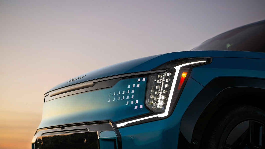 Close-up of the Kia EV9 front lamp with digital pattern lighting