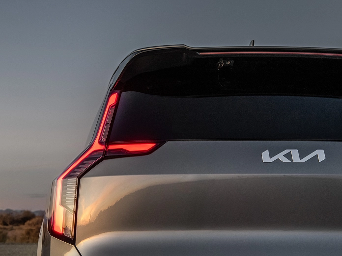 Rear lighting image of the Kia EV9, winner of the 2024 Red Dot Award Best of the Best
