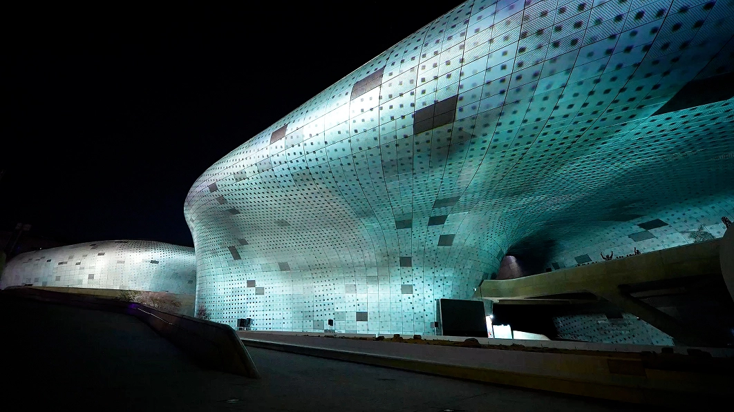 Reflected lighting on the DDP exterior at Seoul Light 2022.