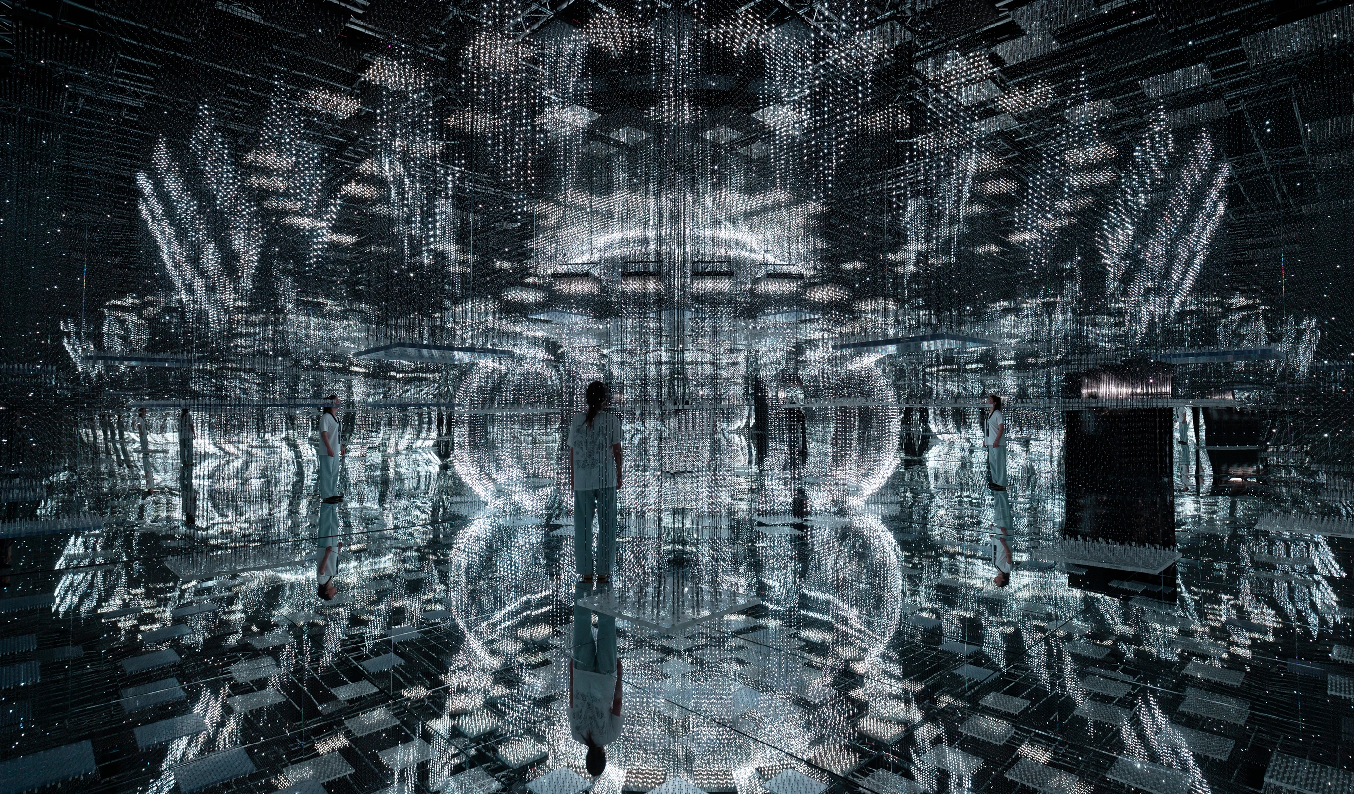 Exhibition space with lighting and mirrored reflections featuring LedPulse’s ‘The DragonO Universe’.