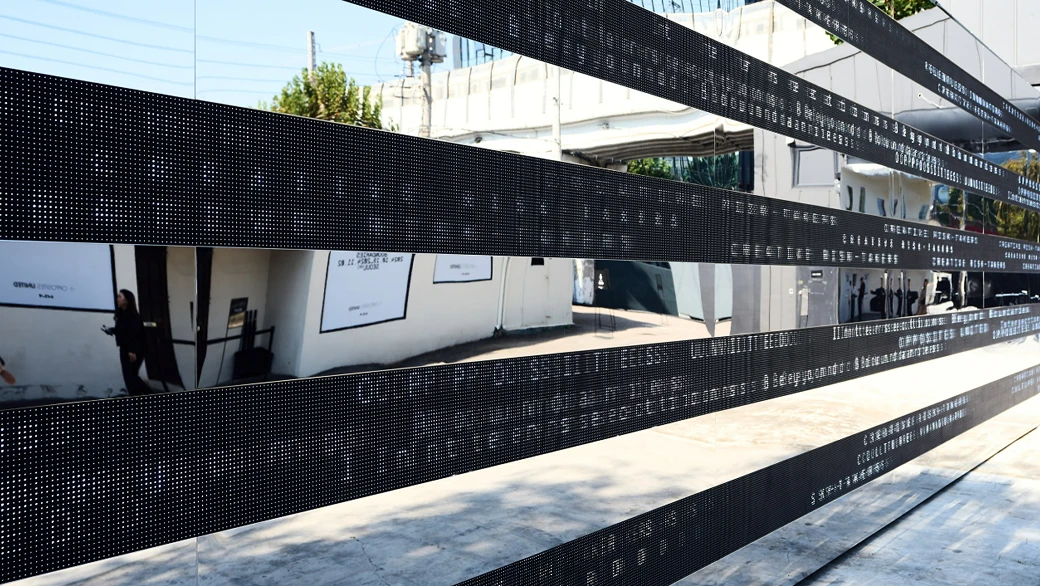 건축 구조물이 반복되는 디자인 공간 이미지