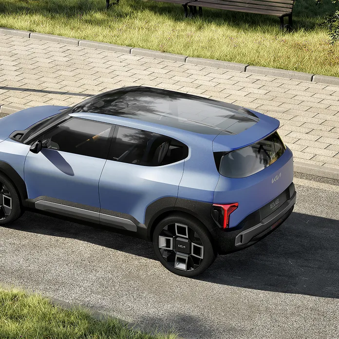 기아 EV5 후면 주행 모습 이미지