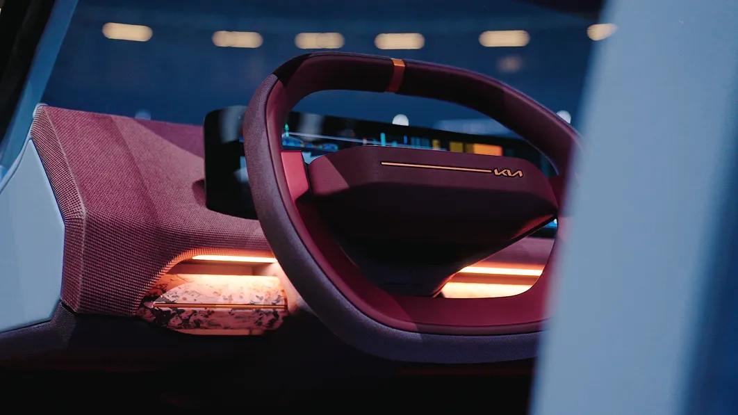 기아 EV2 실내 스티어링 휠 및 인테리어 디자인 이미지