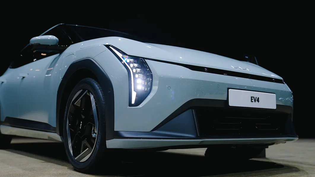 기아 EV4 전면 외관 이미지