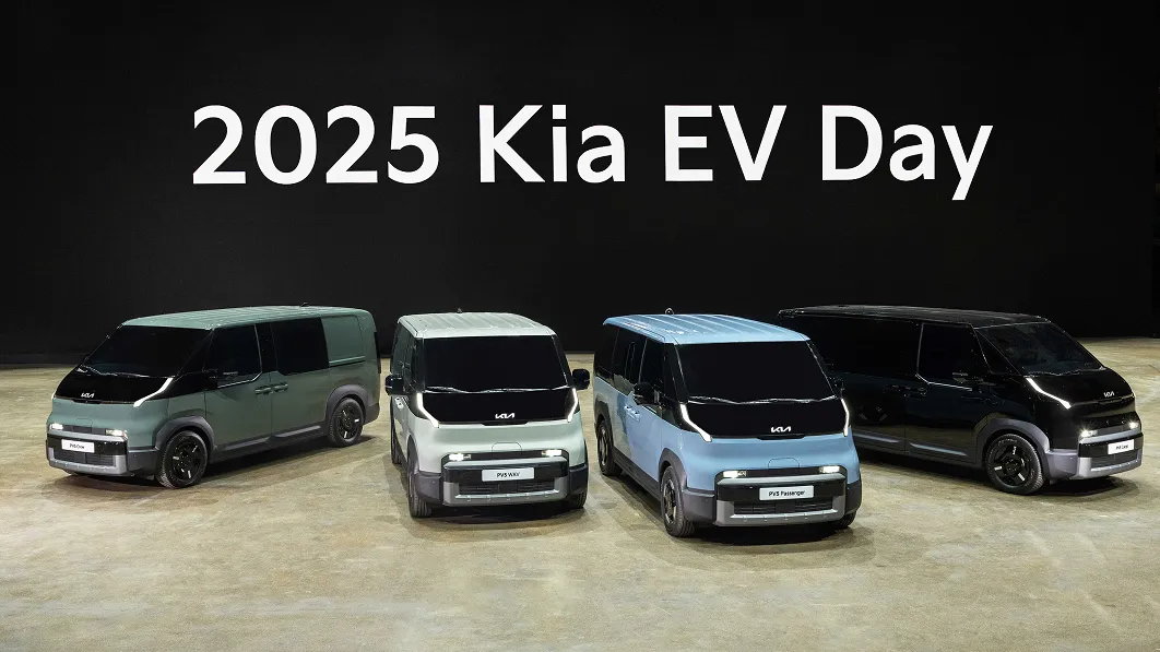 2025 Kia EV Day 무대에 전시된 PV5 차량 라인업 이미지