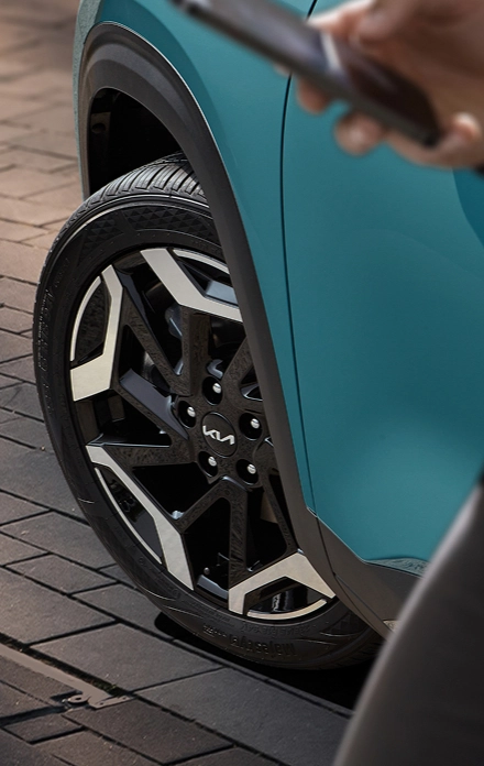 기아 차량 휠 디테일 이미지