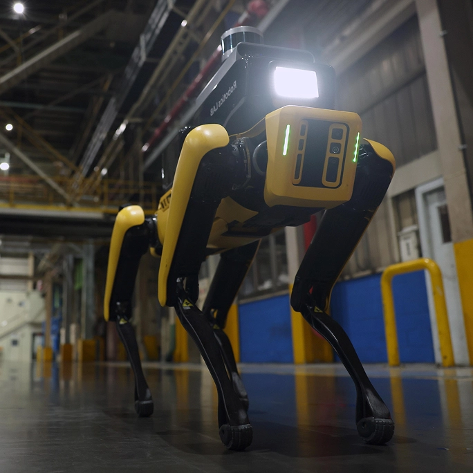 다목적 4족 보행 로봇 스팟 이동 장면 이미지