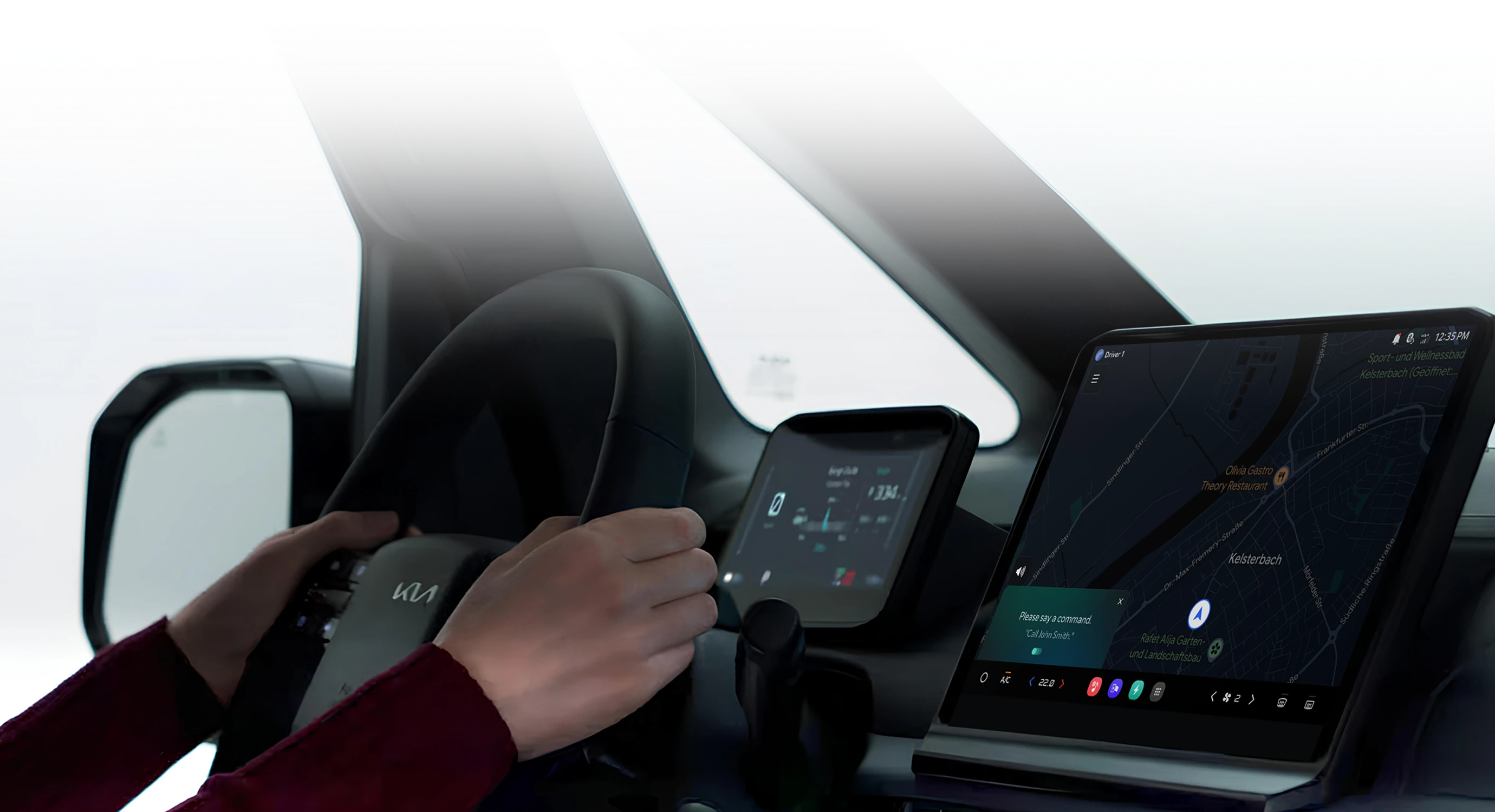 차량 내부 디지털 디스플레이와 모바일 기기를 사용하는 장면 이미지