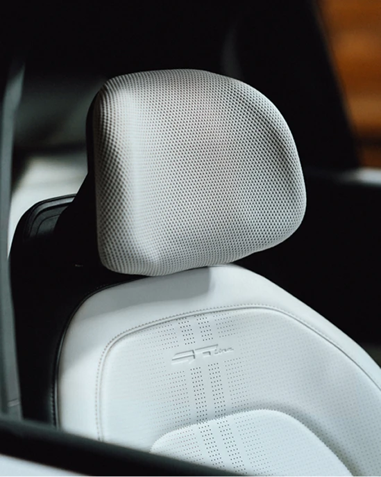 바이오 폴리우레탄 기반 대체 소재가 적용된 차량 실내 모습