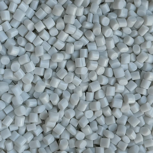 재활용 PET 펠트의 원료가 되는 흰색 PET 펠릿