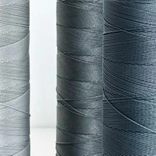 재활용 PET 원사로 제작된 실타래의 질감