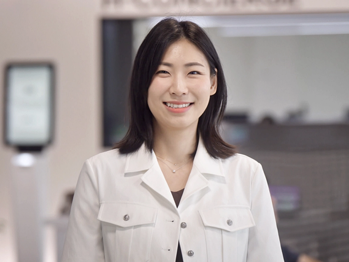 Hyunkyung Lee of Kia Korea smiling during an interview in the headquarters lobby