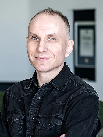 Kia Slovakia employee Vaclav standing with arms folded, looking into the interview camera