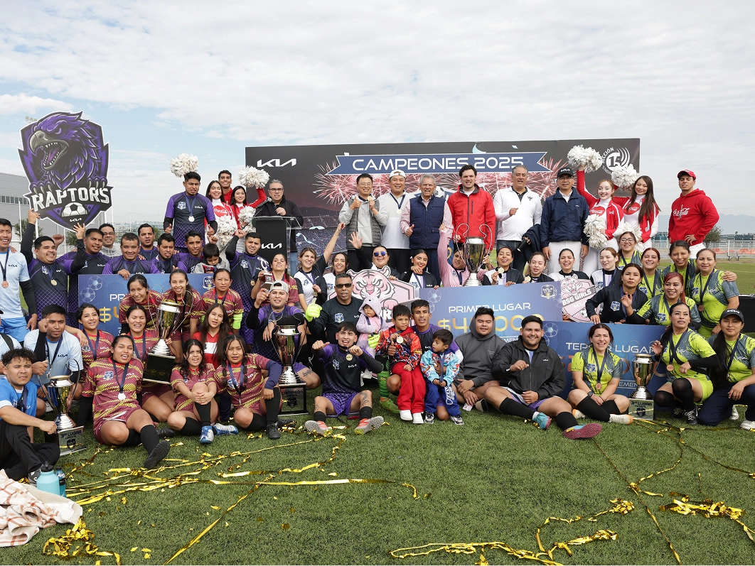 Winning employees holding trophies for a group photo at 'CAMPEONES 2025', the Kia Mexico in-house football tournament