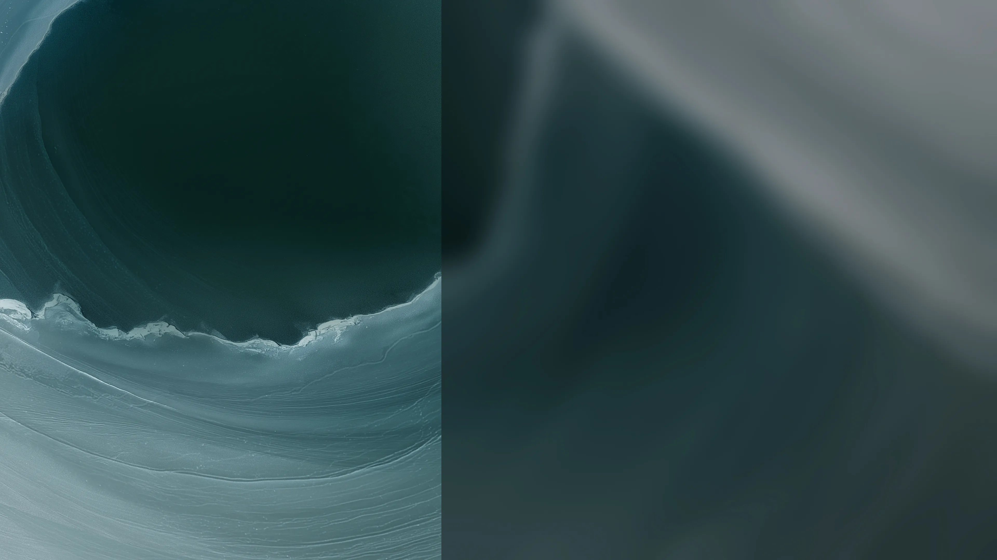 청록색 얼음층의 곡선 패턴 클로즈업 이미지