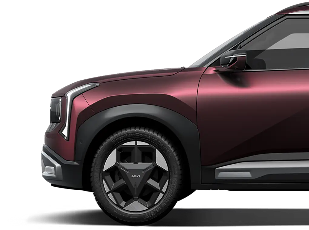 붉은 용암이 검은 화산 지형 위로 흐르는 모습 클로즈업 이미지