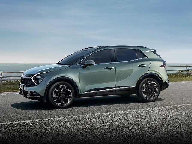 짧은 휠베이스의 5세대 기아 스포티지 이미지 긴 휠베이스의 5세대 기아 스포티지 이미지