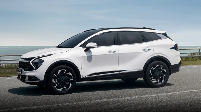 긴 휠베이스의 5세대 기아 스포티지 이미지