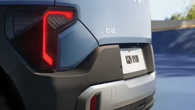 기아 EV2 리어 램프 클로즈업 이미지